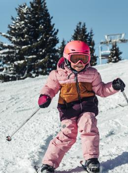 2710-winter-schmitten-kinder-skifahren-amiamo-kinderhotel-2022-09-21 2710-winter-schmitten-kinder-skifahren-amiamo-kinderhotel-2022-09-21