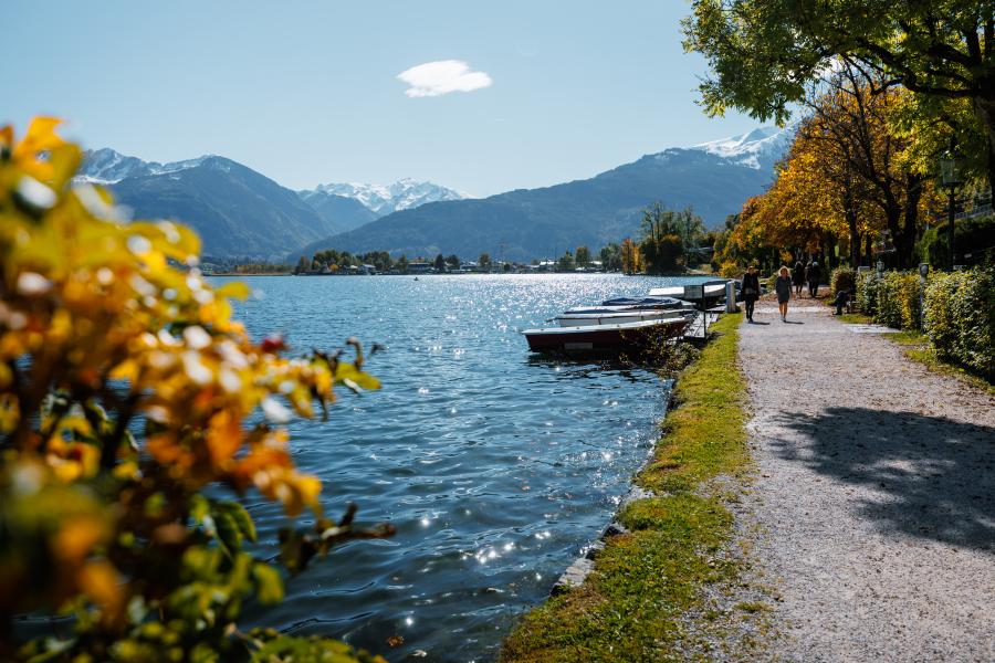 Zeller Uferpromenade im Herbst